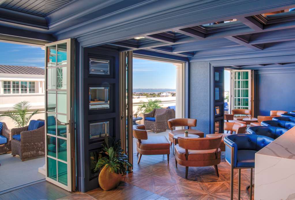 Dining,Dining Area,Drink - Alcoholic,Non-alcoholic Drinks,On-Site,Food,Drink