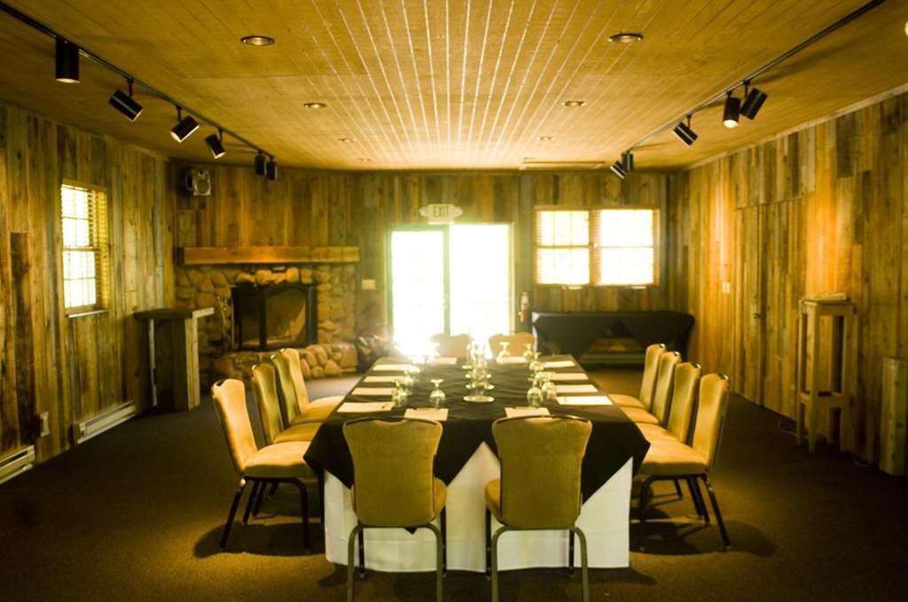 Dining,Dining Area,Restaurant,On-Site