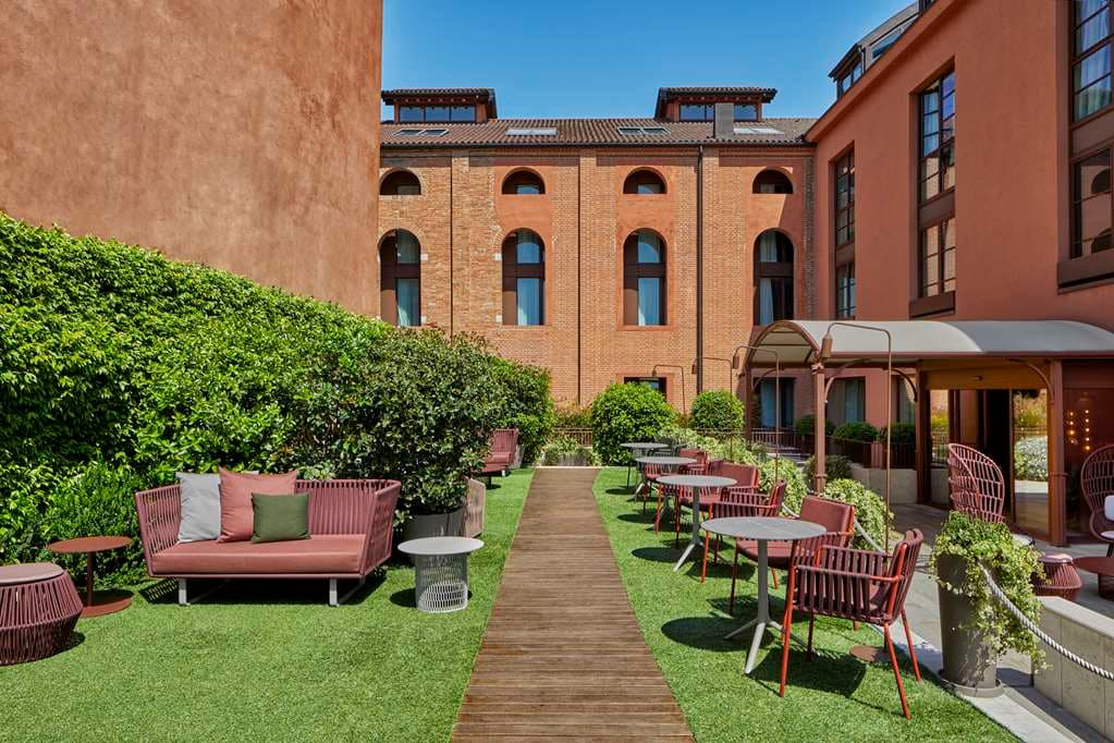 Pool,On-Site,Property Amenity,Recreation