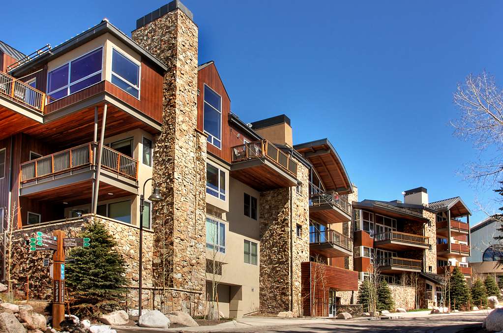 On-Site,Outdoor/Exterior,Exterior View of Building