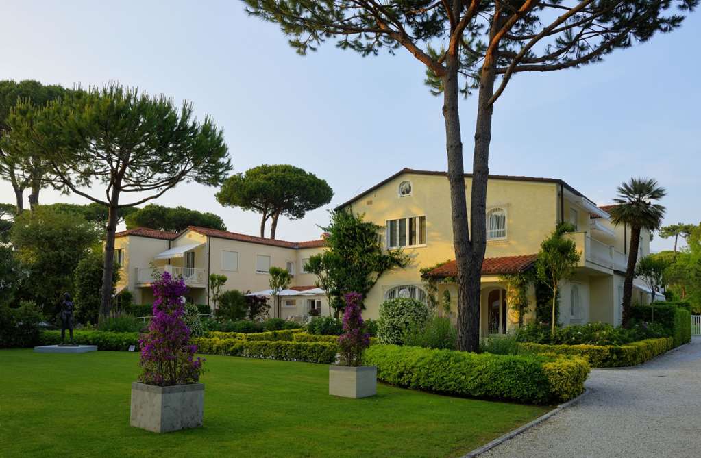 On-Site,Outdoor/Exterior,Exterior View of Building