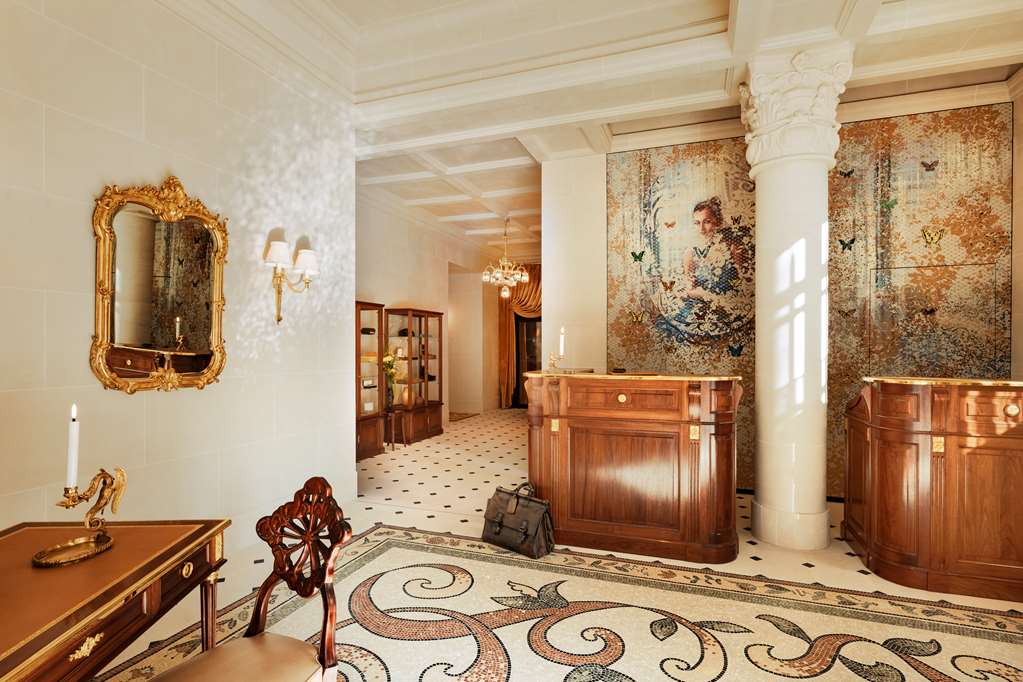 On-Site,Lobby