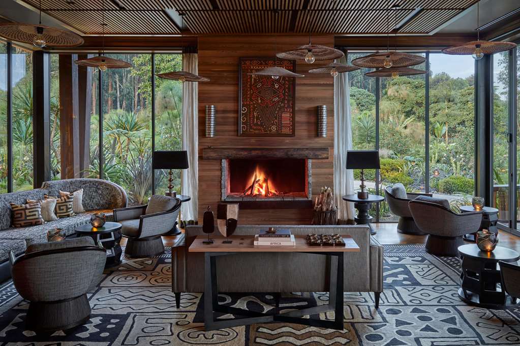 Fireplace,On-Site,Property Amenity,Bar/Lounge,Lobby