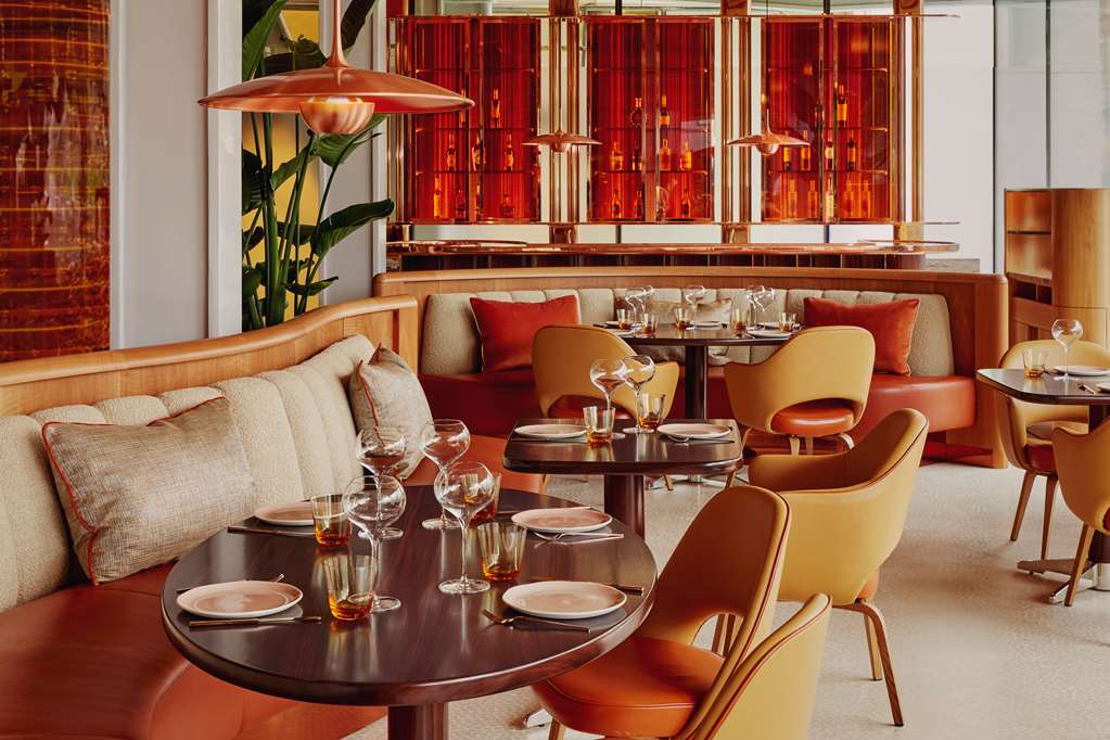Dining,Dining Area,Restaurant,On-Site