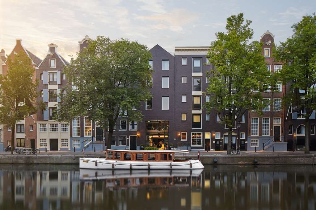 Architecture,On-Site,Outdoor/Exterior,City,Waterfront,Exterior View of Building