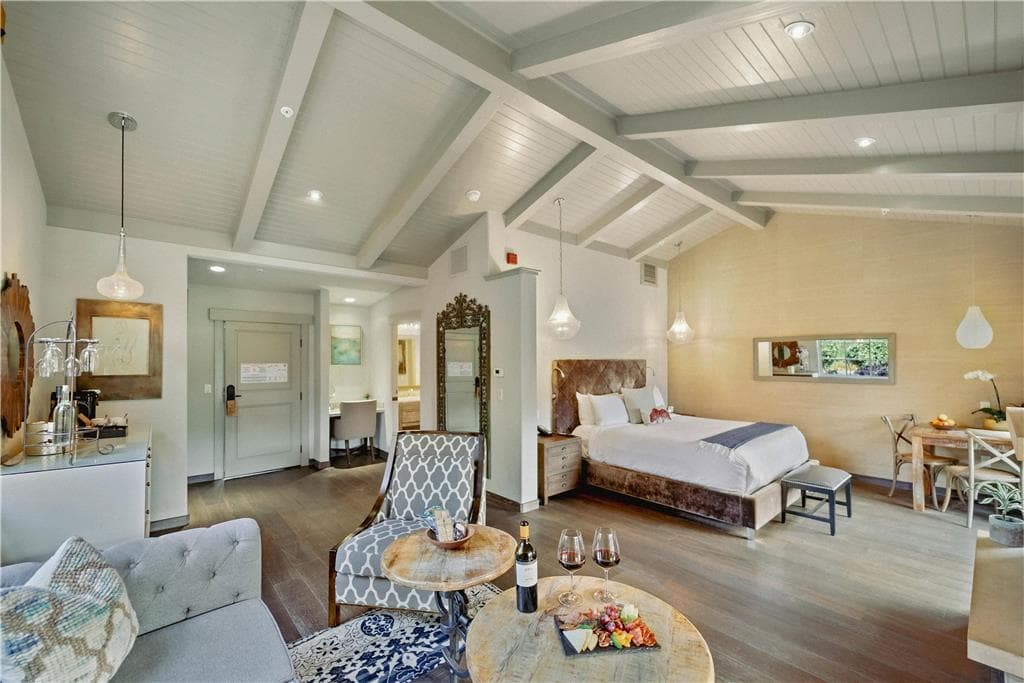 Guest Room,On-Site