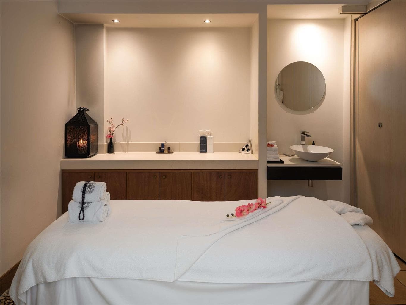 On-Site,Outdoor/Exterior,Property Amenity,Spa,Exterior View of Building