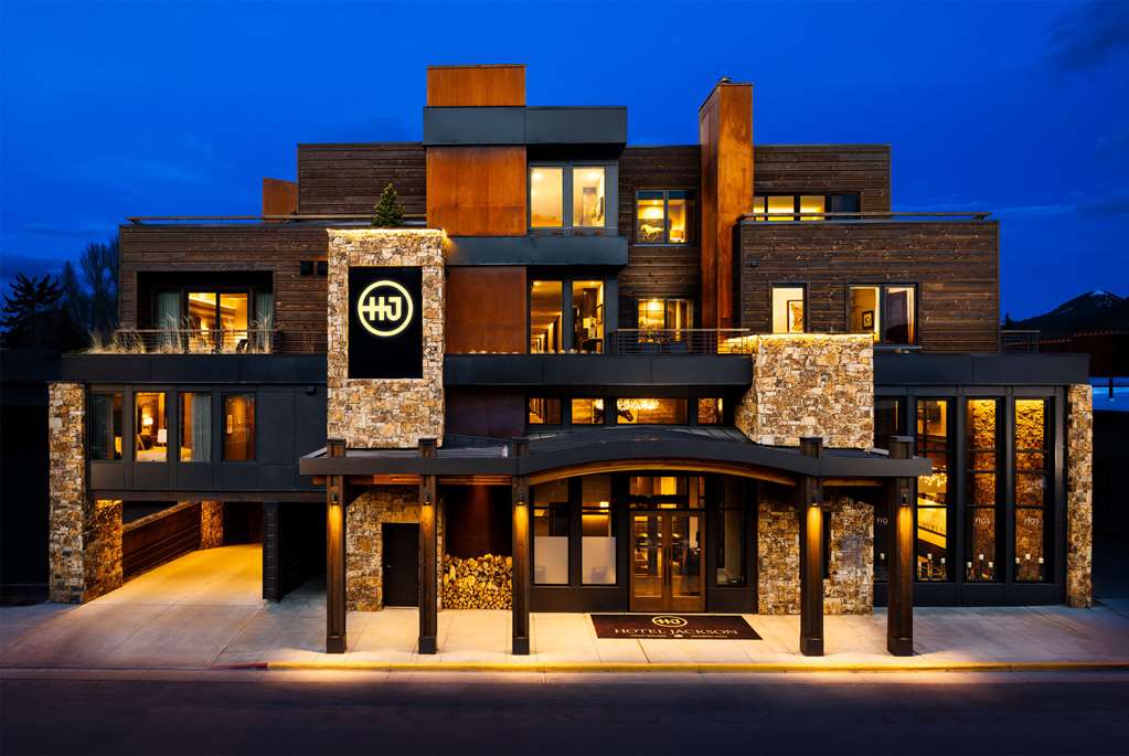 On-Site,Outdoor/Exterior,Exterior View of Building