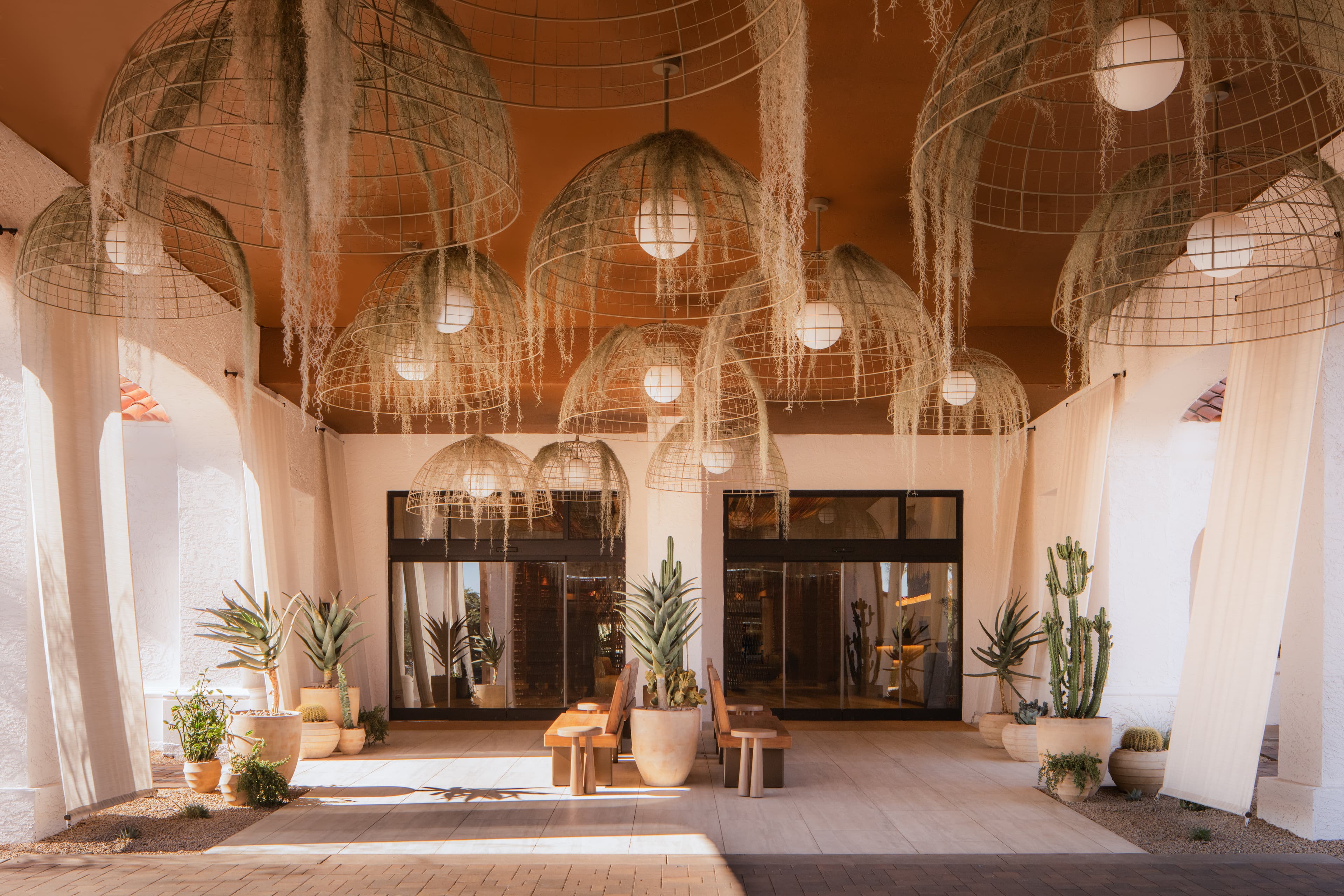Hotel porte cocher entrance