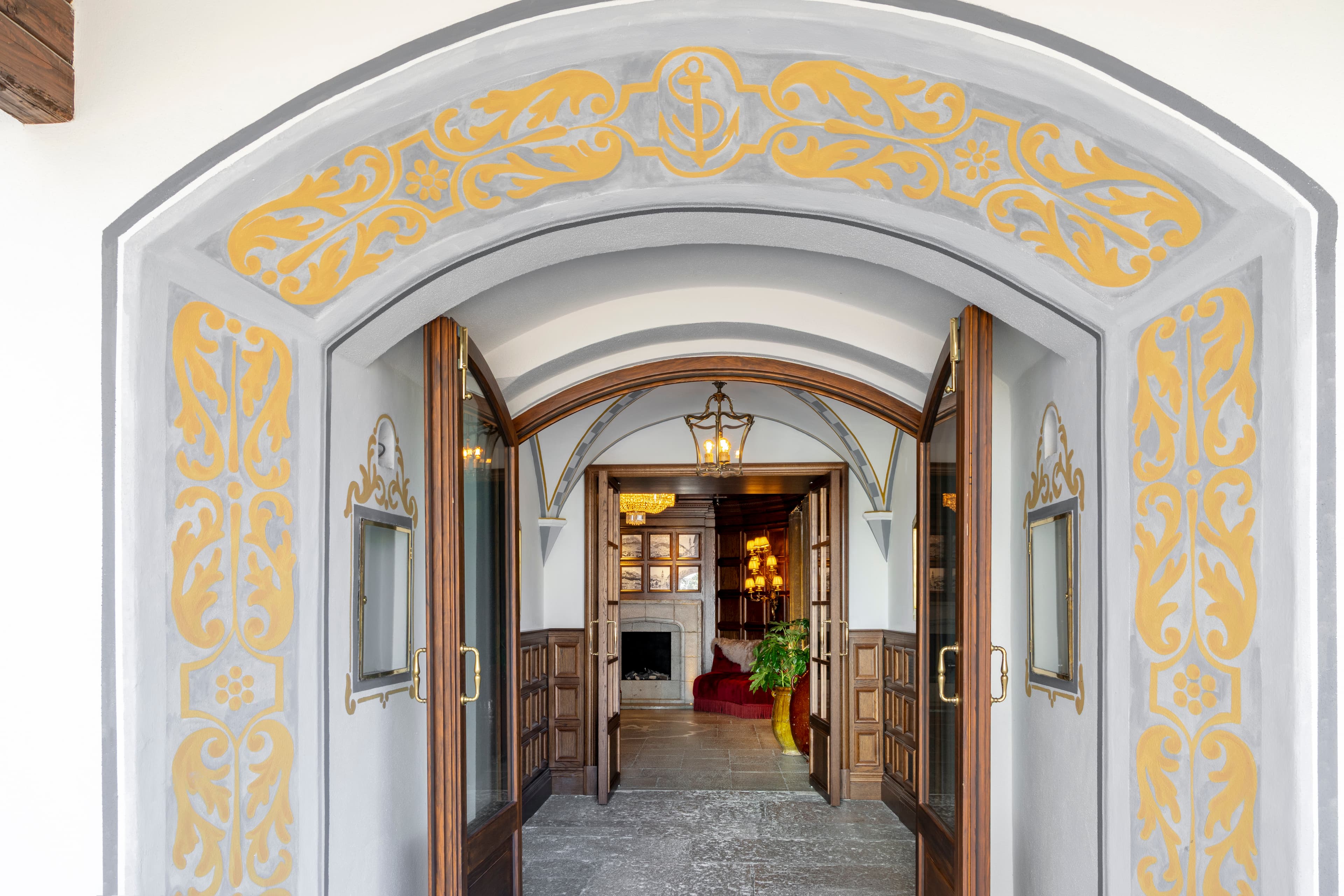 Ancora Cortina Entrance