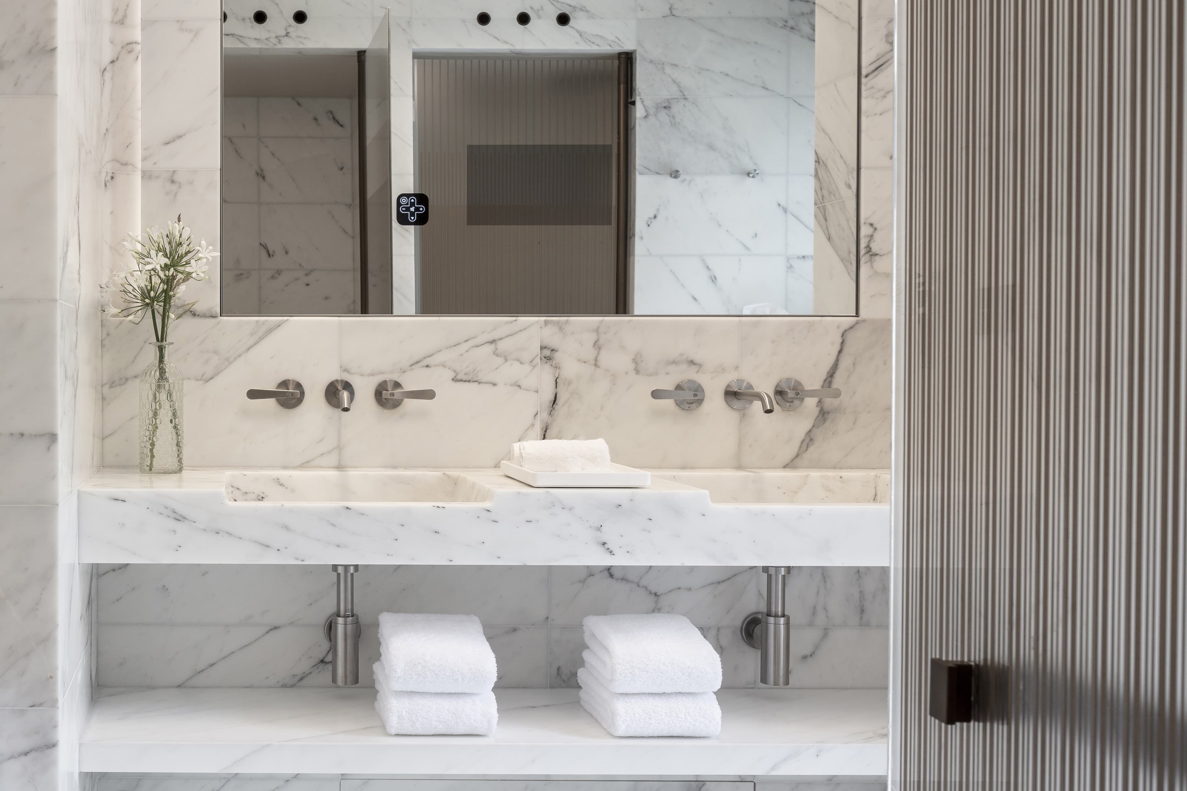 Grand Superior Guestroom Bathroom