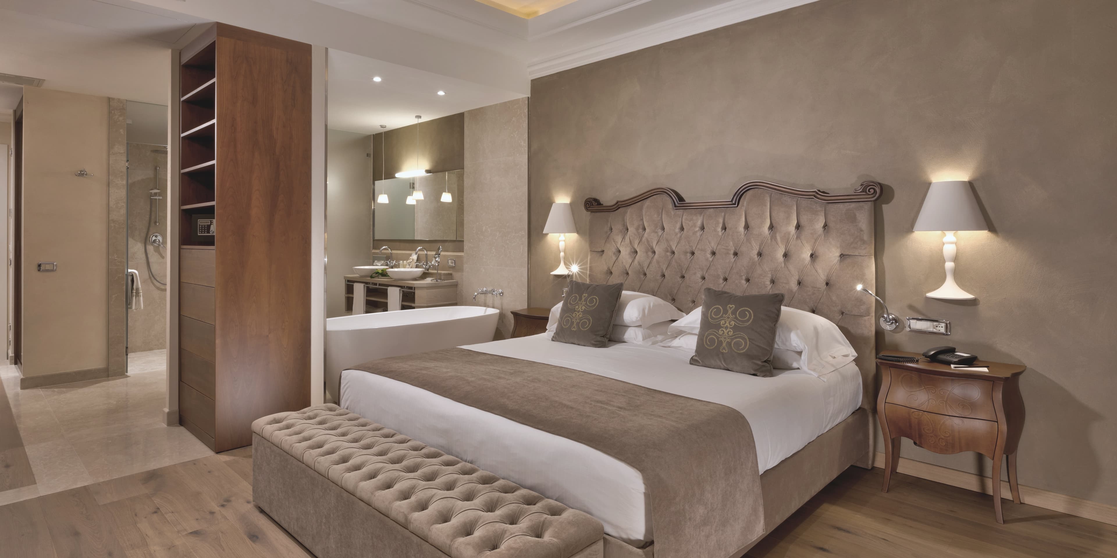 Executive Lake Side Room