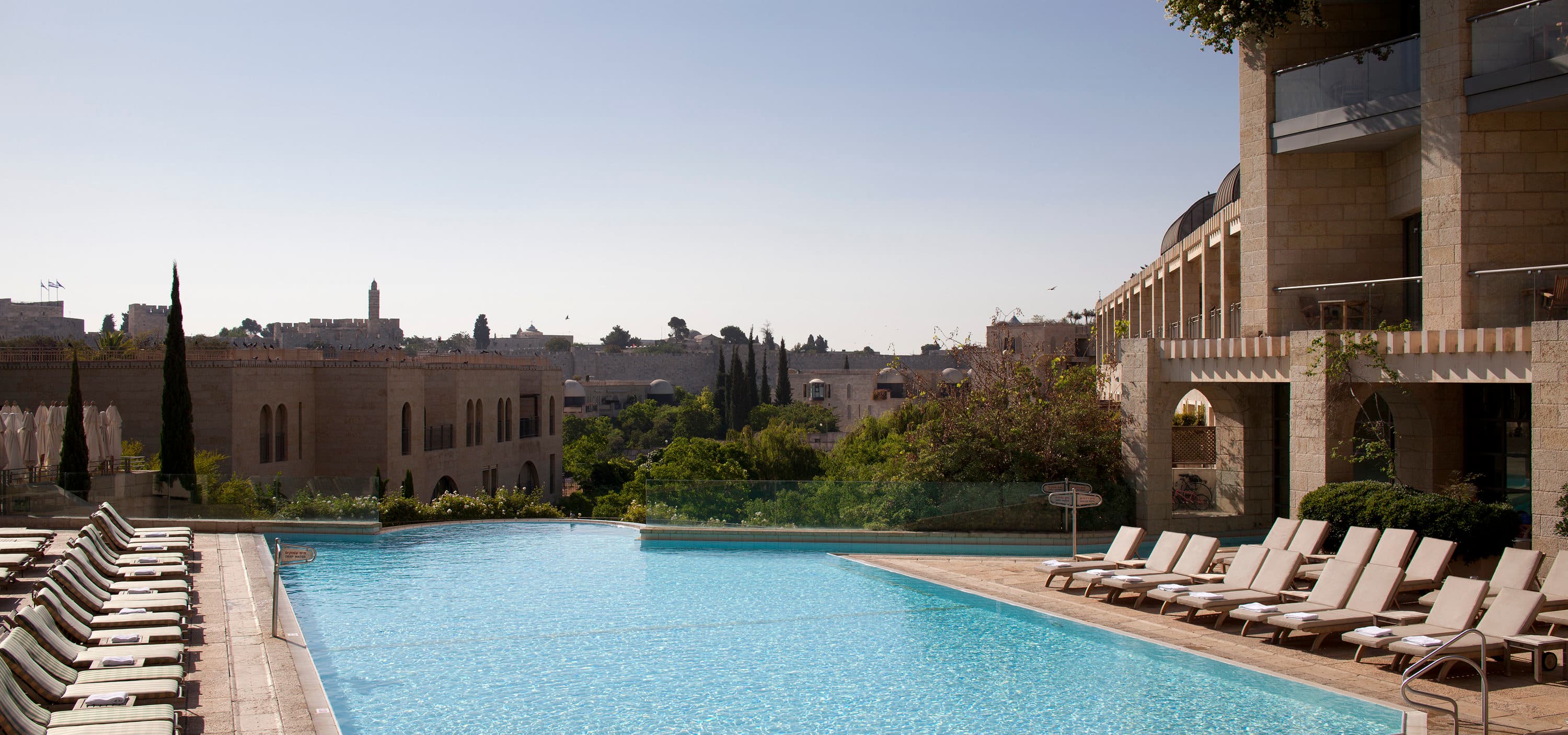 Swimming pool-Heated all year around