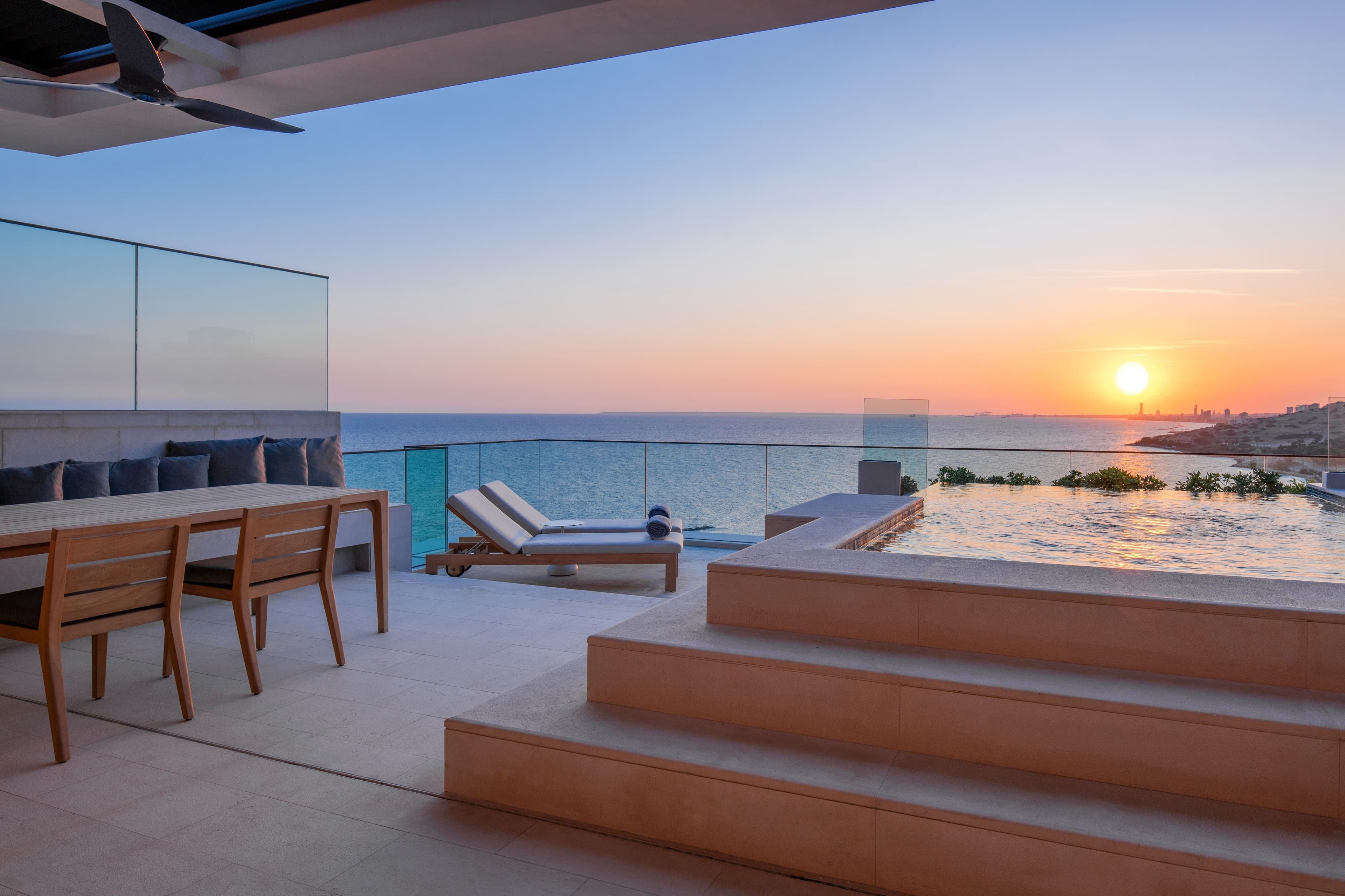 PENTHOUSE SEAVIEW DUPLEX SUITE