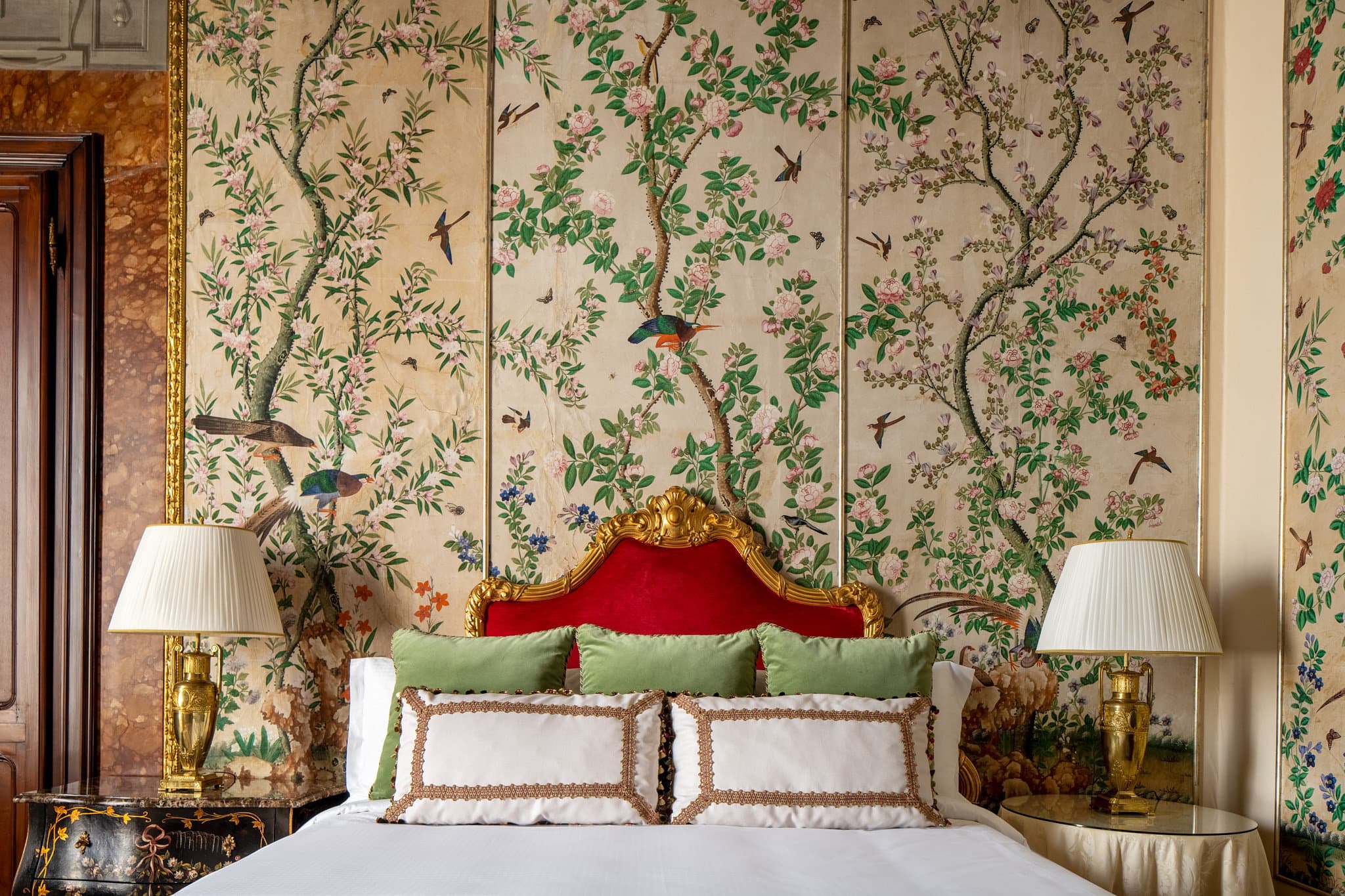 Gallery Suite Bed