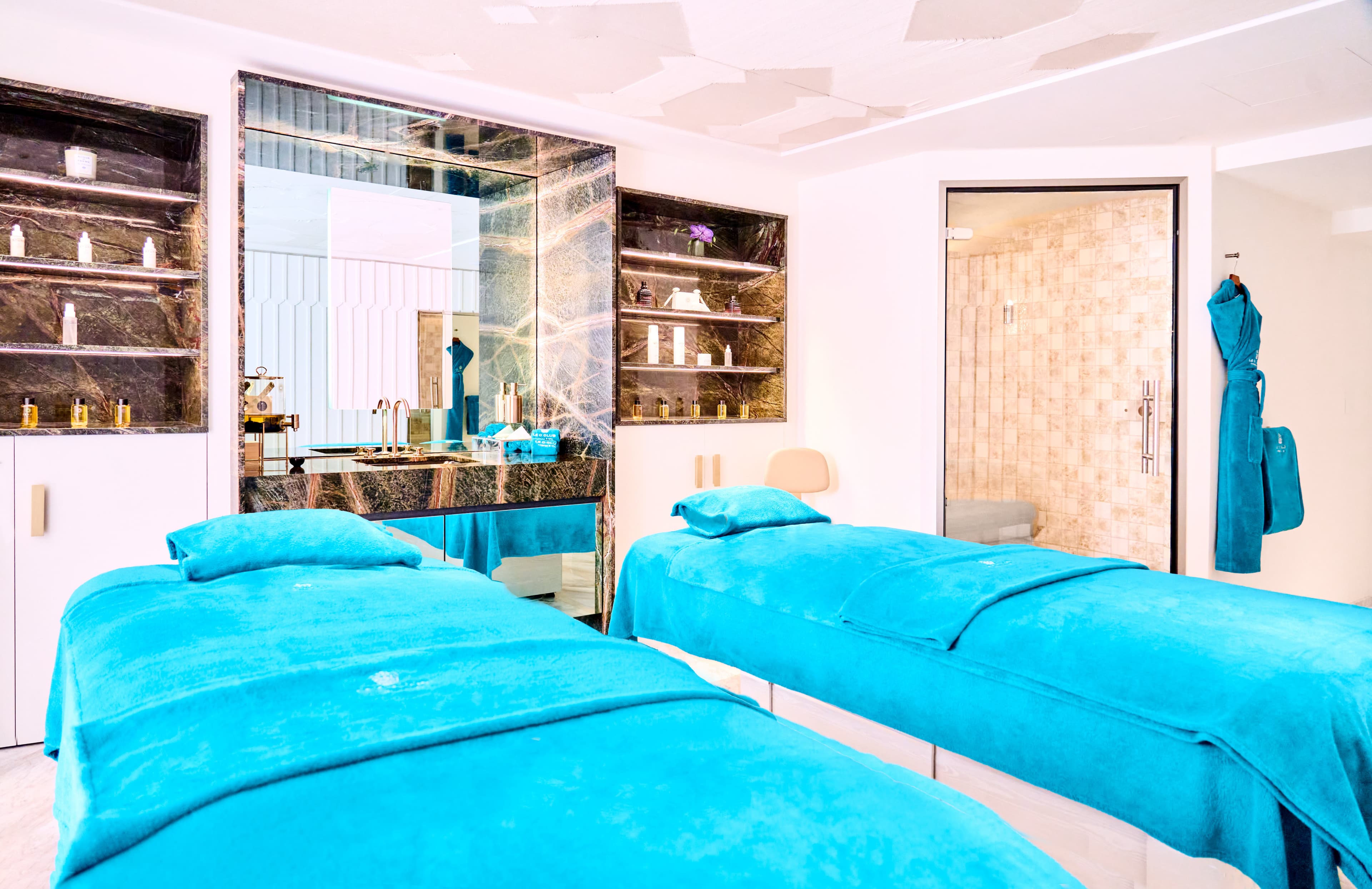 Take a moment of true disconnection at our sumptuous spa 